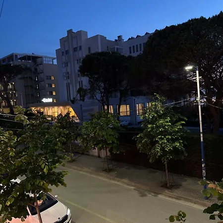 Modern Near The Lejlighed Golem (Tirana)