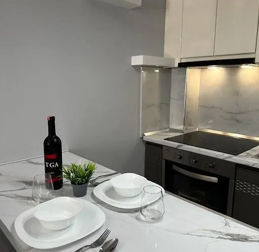 Modern Near The Apartment *